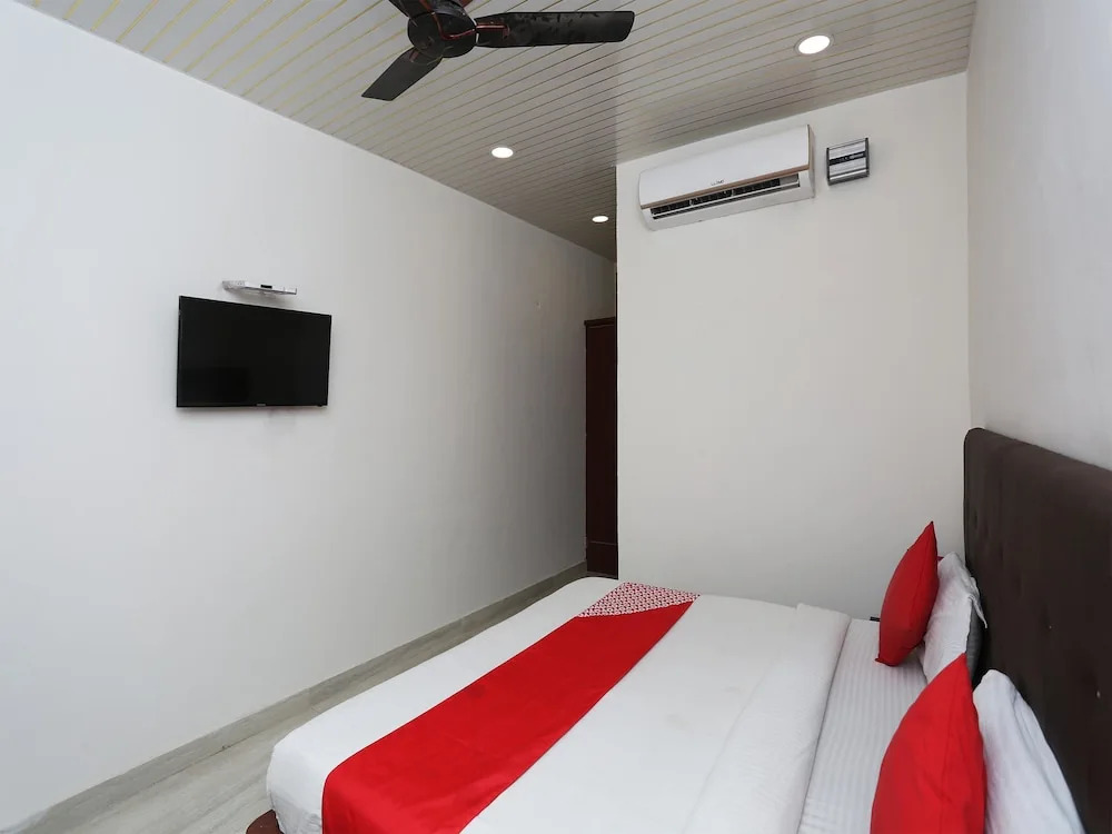 Hotel Queen Palace By OYO Rooms