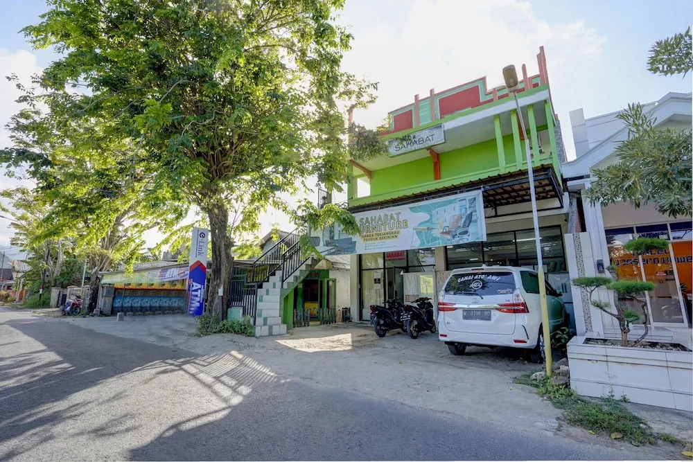 Hotel O Sahabat Syariah Near Plasa Telkom Bawean