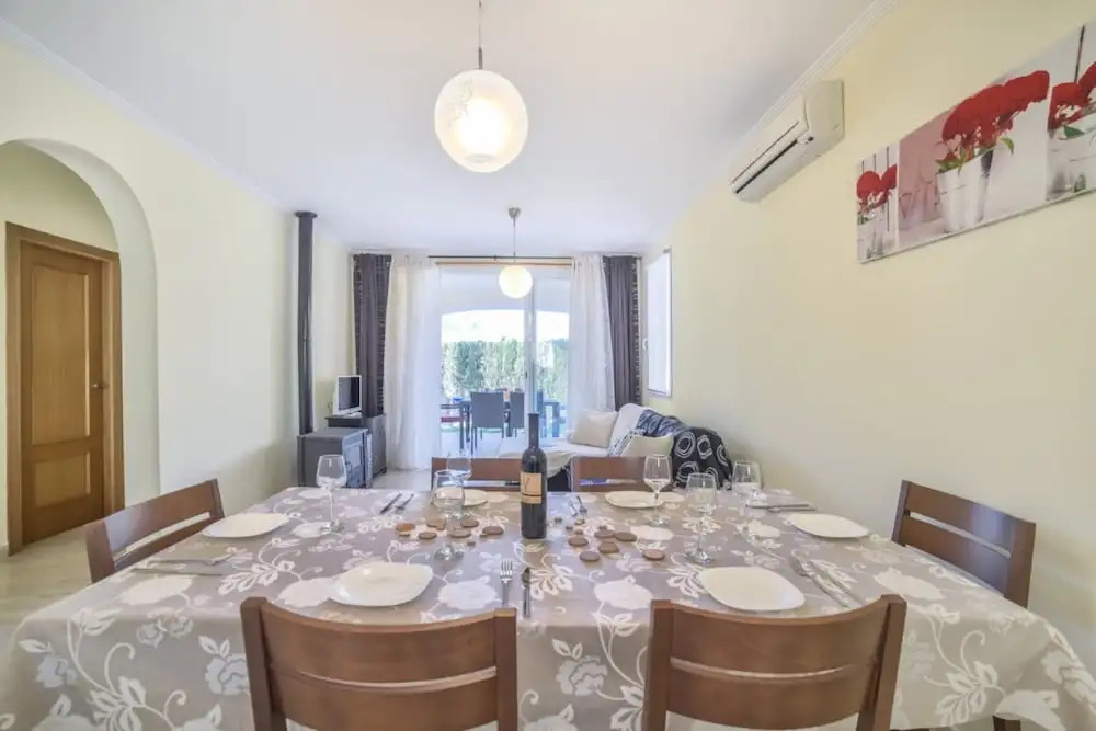 Bungalow - 3 Bedrooms with Pool and WiFi - 105003