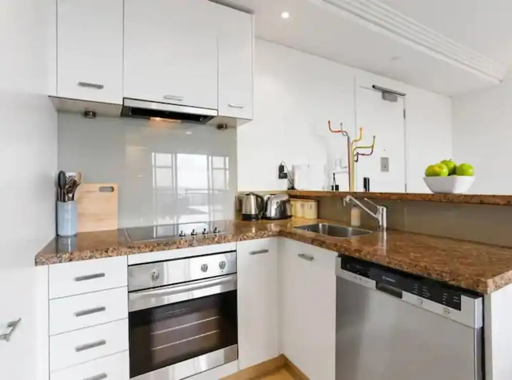 Bright 1 Bedroom Beauty with Balcony Zodiak Stays