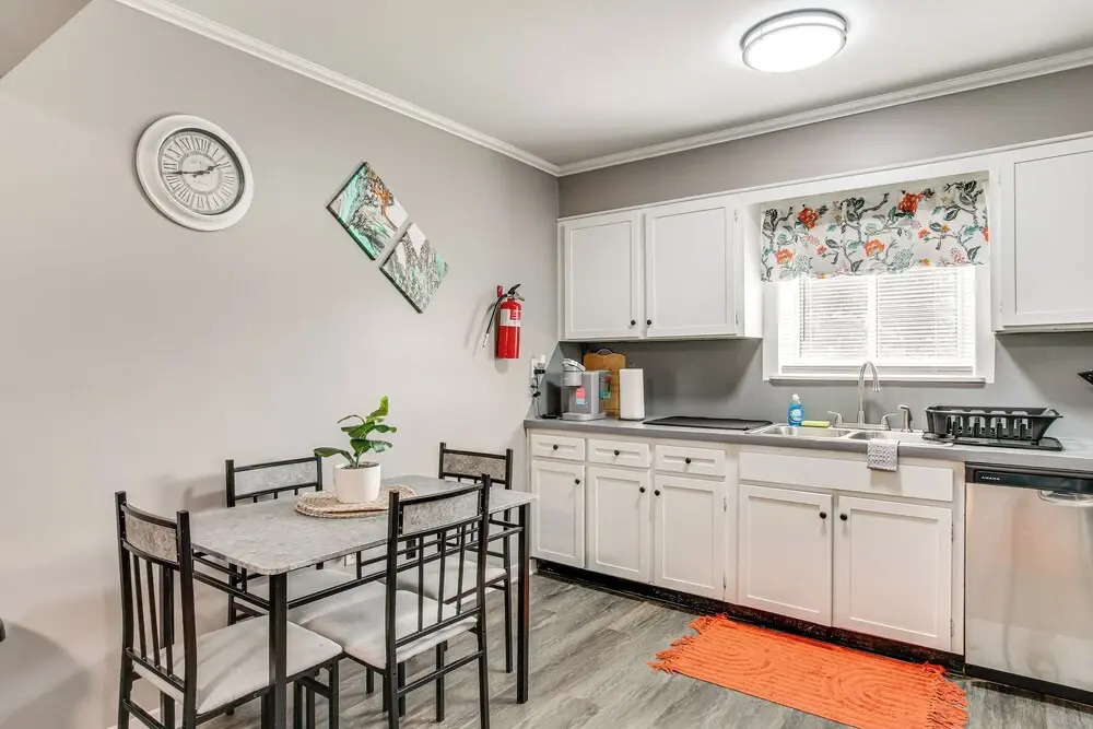 2 Mi to SC State & Claflin: Townhome w/ Patio!