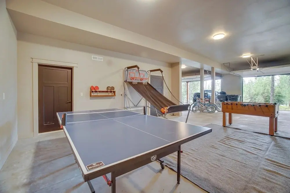 Family-friendly Cabin: Pool Access, Bikes & Games