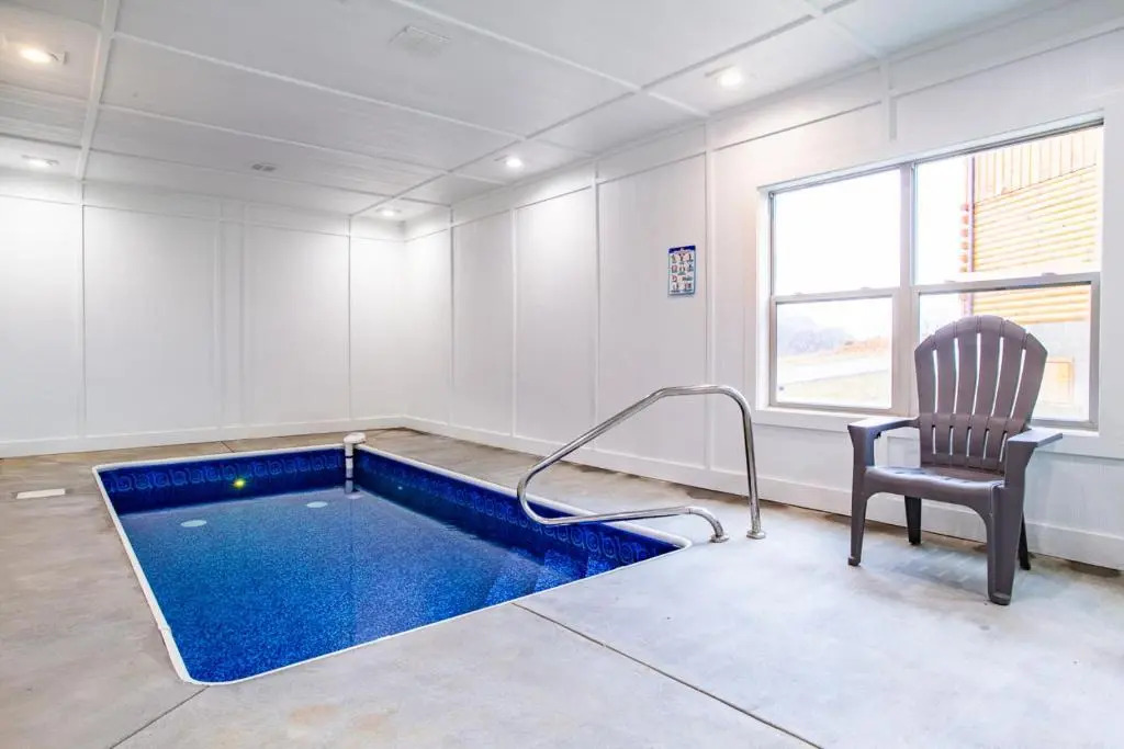 Swimming Bears Lodge 1 with Indoor Pool and Hot Tub