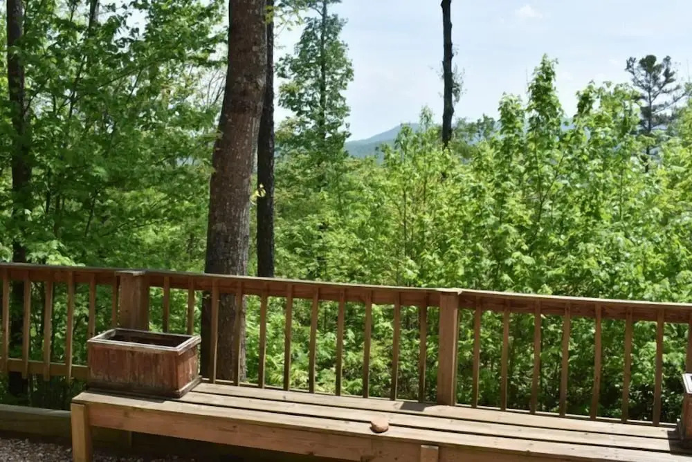 Overlook Retreat Cabin - Charming Cabin Mountain Views With Foosball Firepit