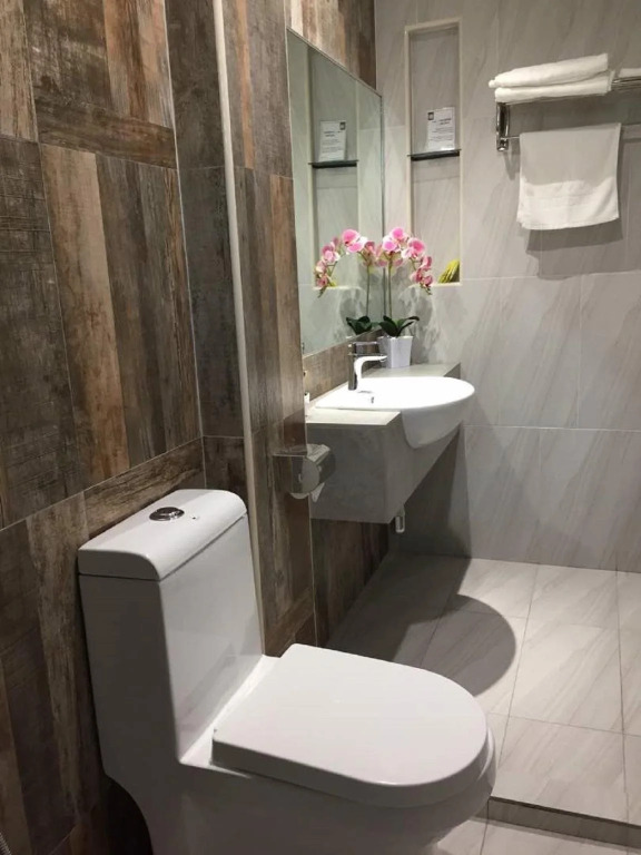 Meriton Inn Hotel