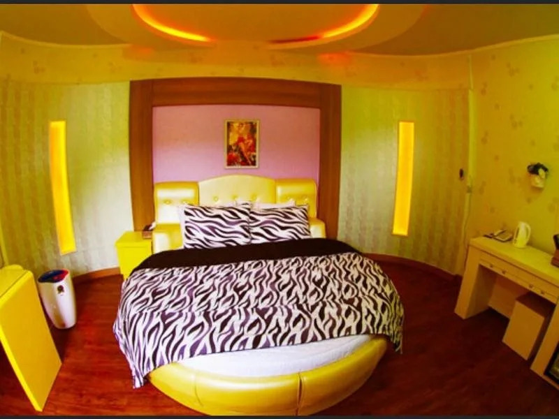 Hole In One Hotel