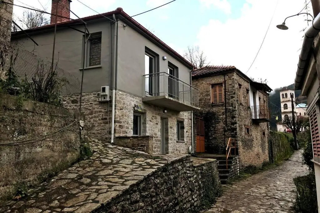 Footpath House / Ολόκληρο σπίτι στο Μεγάλο Χωριό
