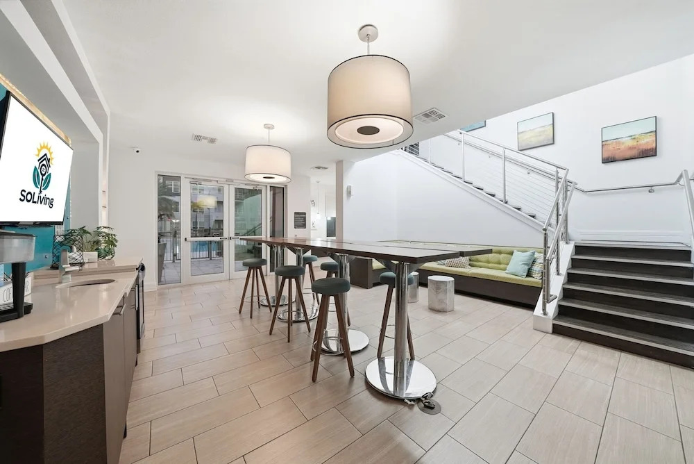 Modern 2BR w Pool Pet-friendly Unit 18