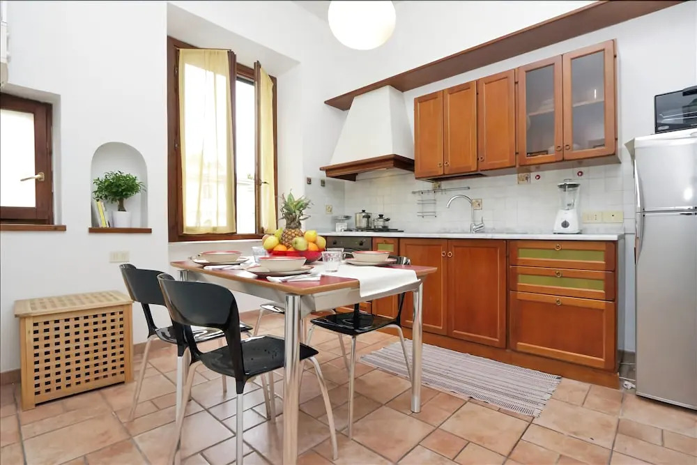 Bright one bedroom Halldis apartment close to St Peter’s square.