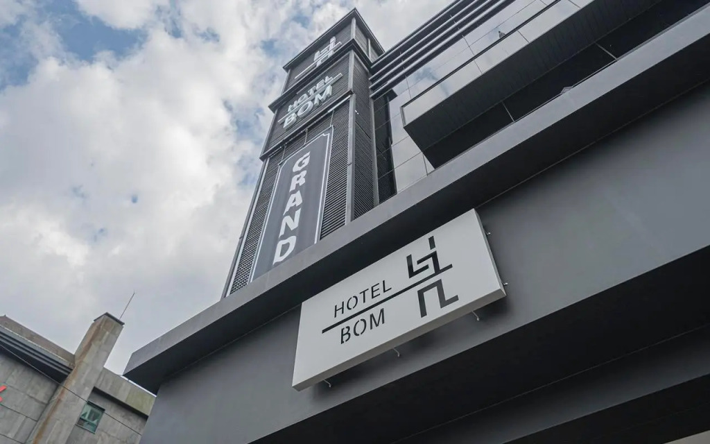 Sunrise Hill Tourist Hotel