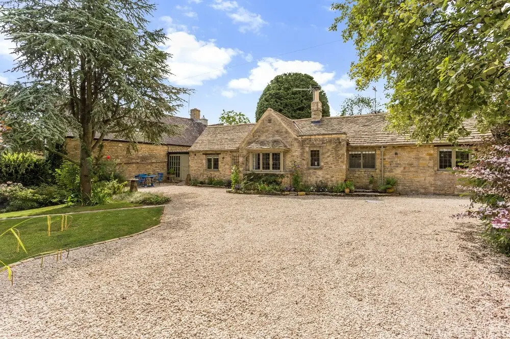 Scenic Family Home in Cotswolds
