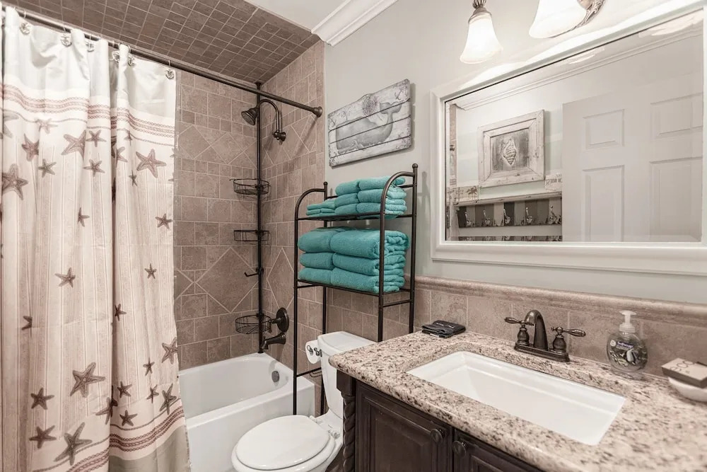 Central Destin Condo Next to Beach by RedAwning