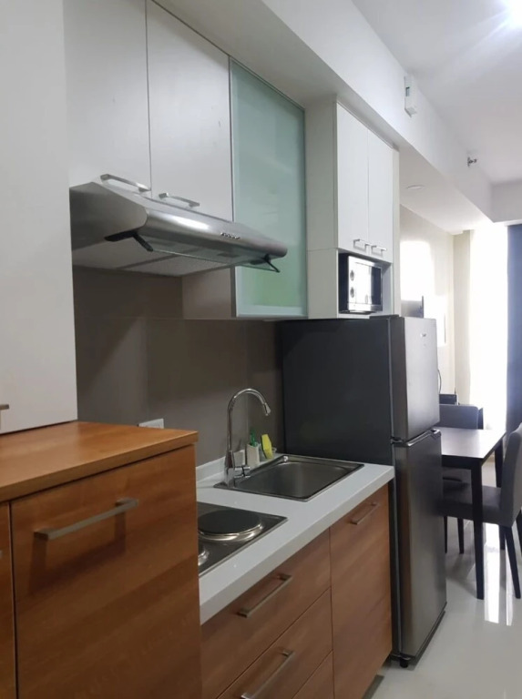 OYO 215 Sunshine City Suites