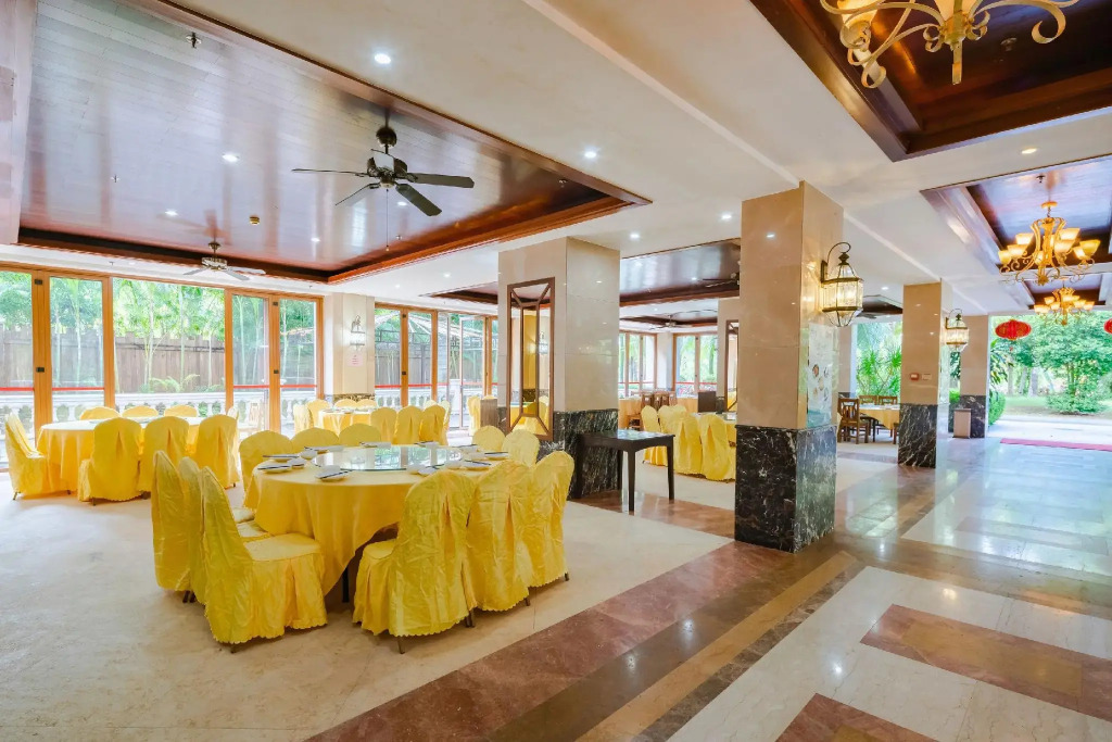 Xinglong Old Banyan Hotel