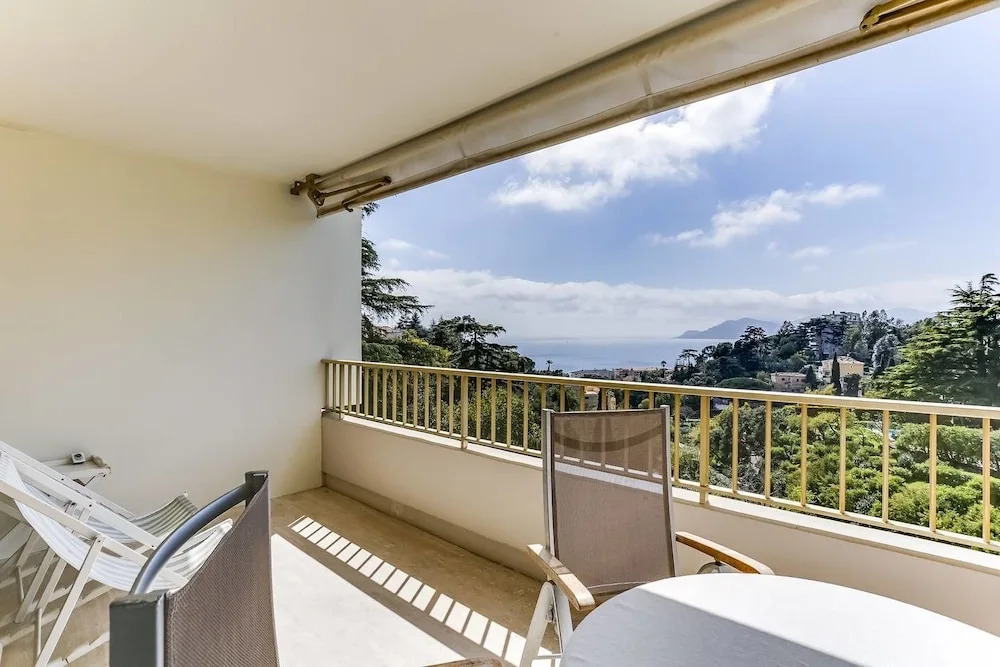 Apartment in Cannes w sea View, Nice Pool & Tennis