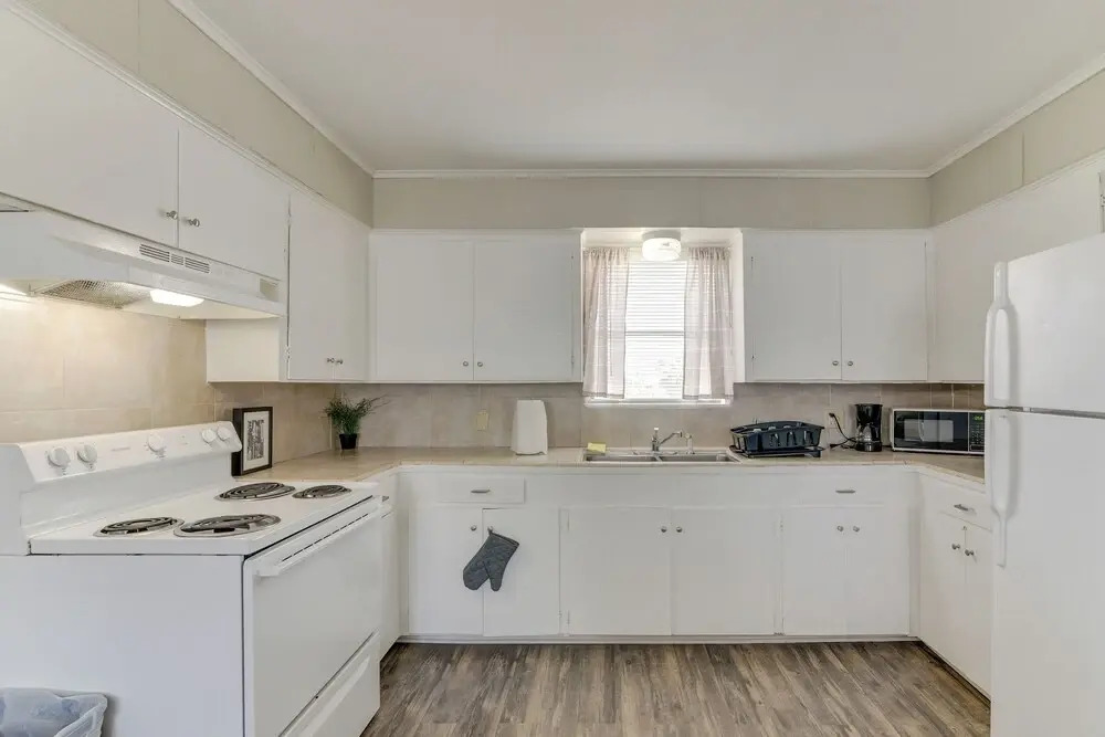 ~ 1 Mi to the Strand: Central Unit in Galveston!