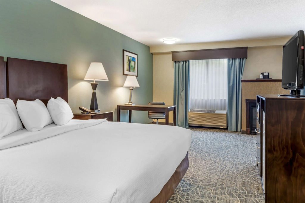 Best Western Plus Berkshire Hills Inn & Suites