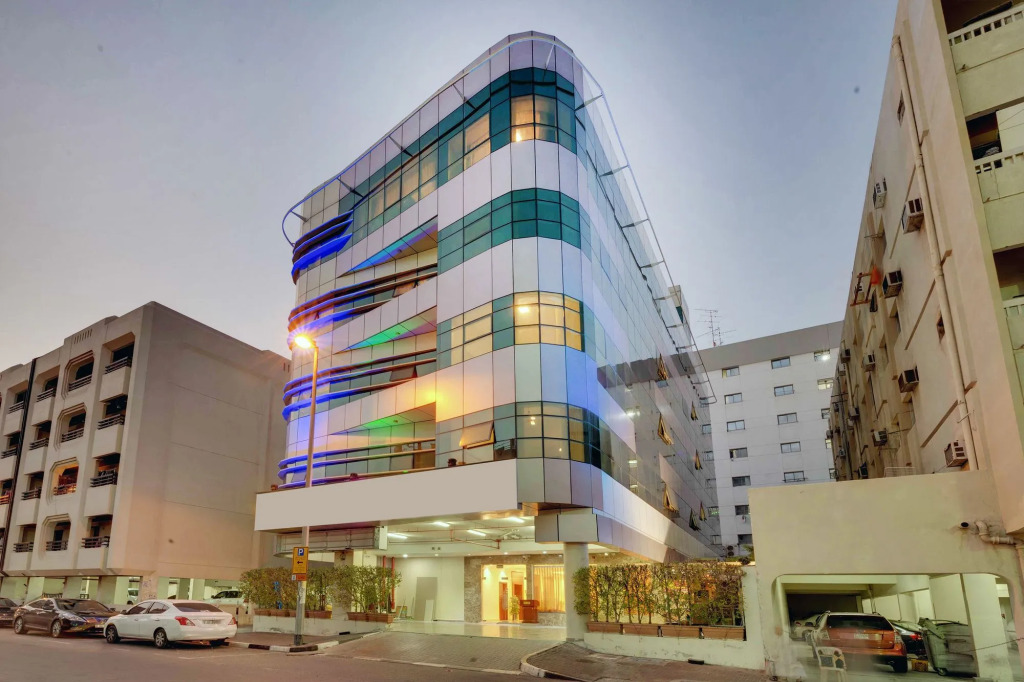 OYO 101 Click Hotel
