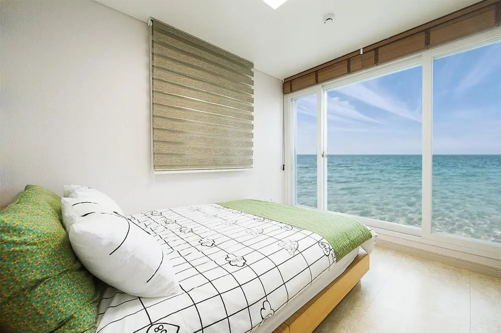 Geojae Beach White Pension
