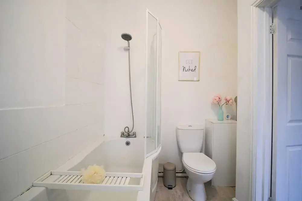 4 Bed House Sleeps 7-free Parking- Contractors