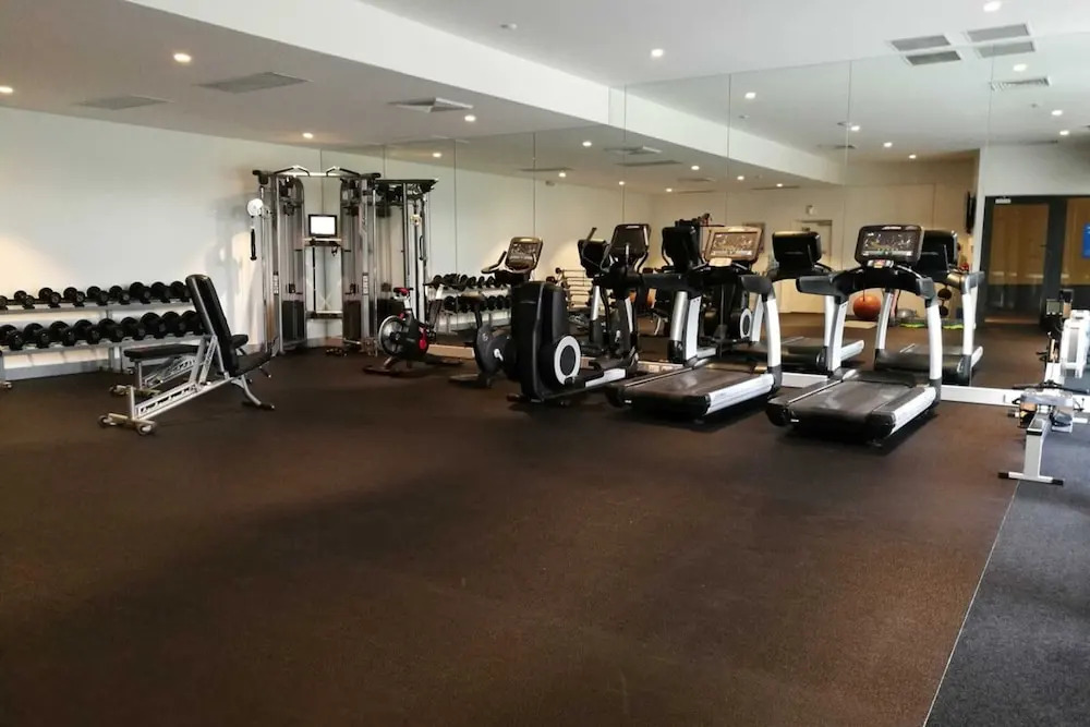 Modern 1 Bedroom in Tranquil Parklands