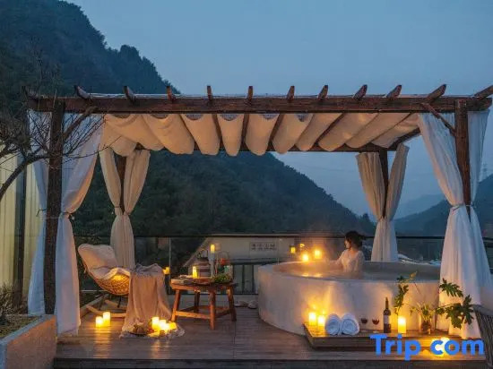 Anji Fuyun Mountain Foot · Mountain Wilderness Hot Spring Resort B&B