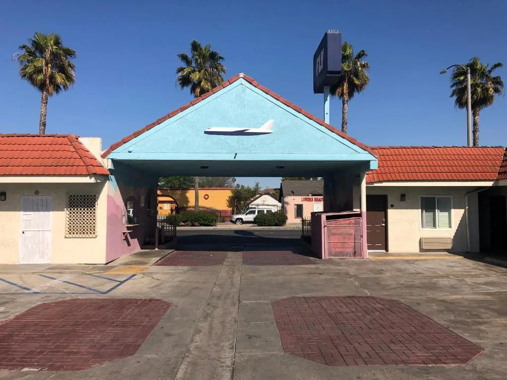 The Fly Inn Motel