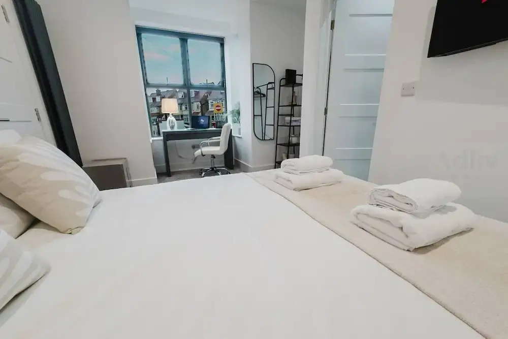Luxury Seaside Home Parking Sleeps 8 by Adliv