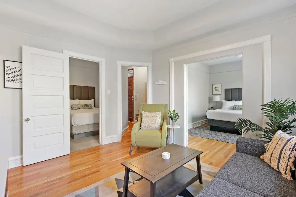 3BR Comfy & Bright Apt in North Center
