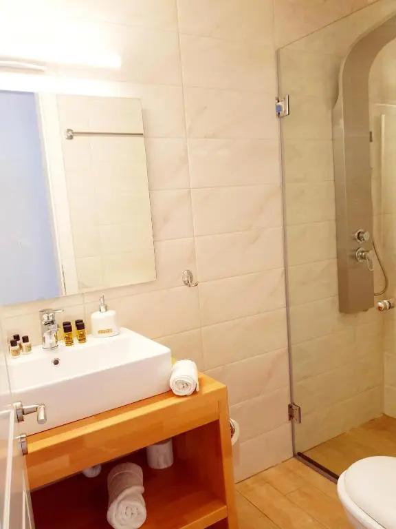 Reiki Apartments Erikousa