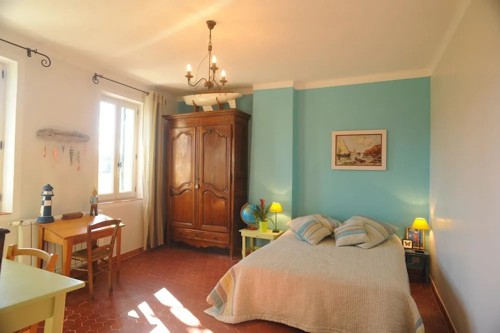 Mansion With 5 Bedrooms in Grans, With Pool Access, Furnished Garden a