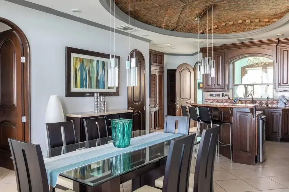 Luxury Beachfront Condo on Sandy Beach