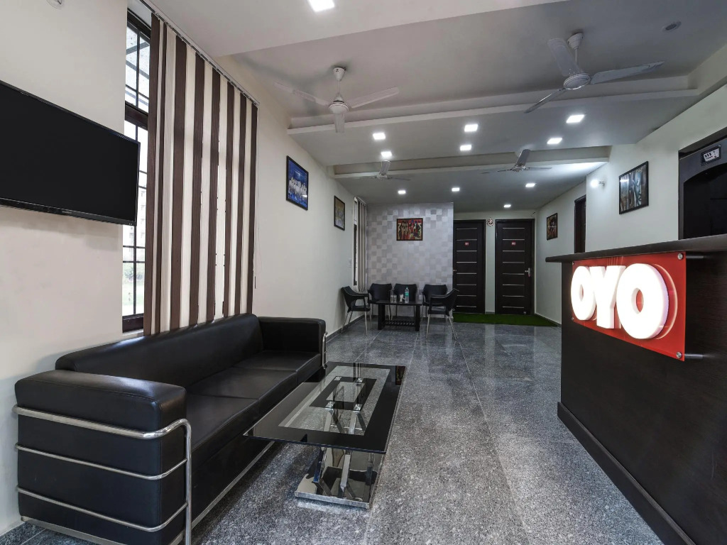 OYO 14722 Diamond Stay