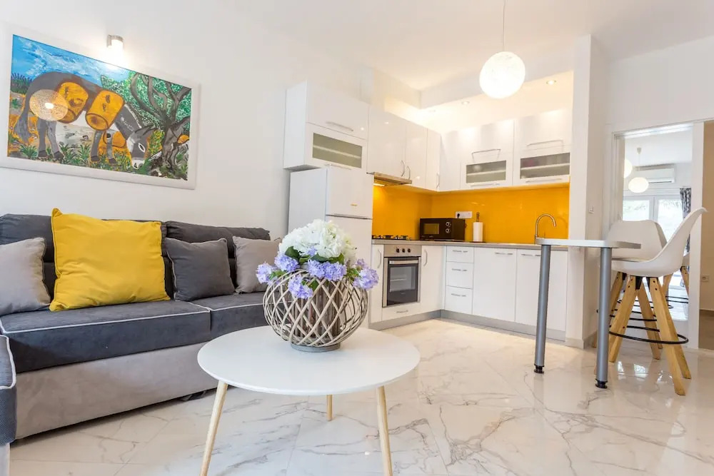 Villa Capitis in the Centre - Deluxe Apartment with Swimming Pool