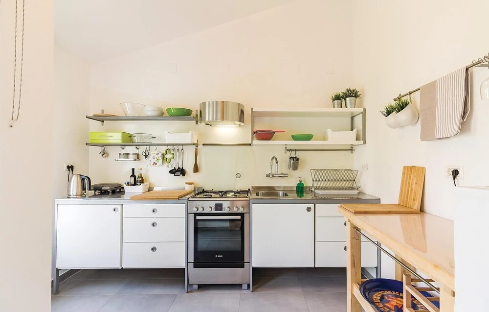 Beautiful Home In Stinjan With Kitchen