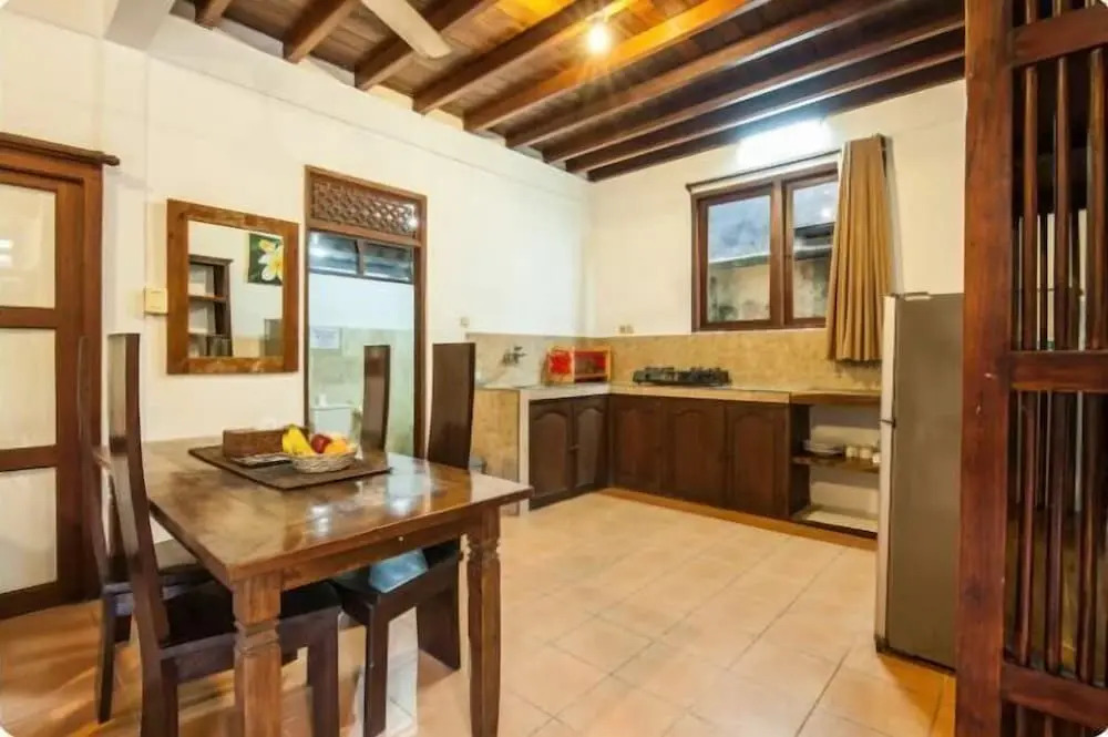 SMV - garden - 5-BR · 5BR Garden Villa Walk to Beach and Shops Legian
