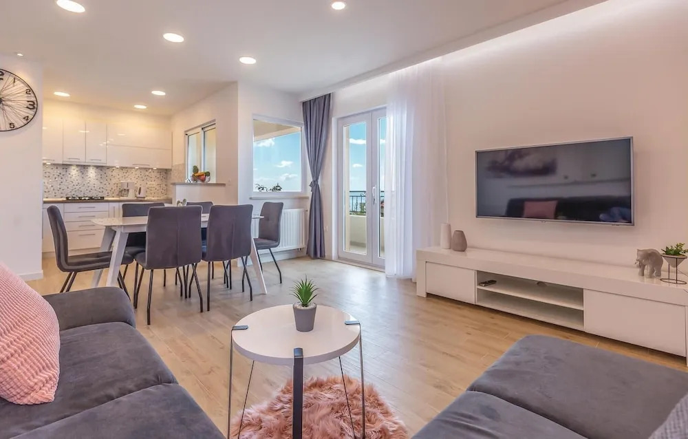 Beautiful Apartment in Makarska With 3 Bedrooms and Wifi