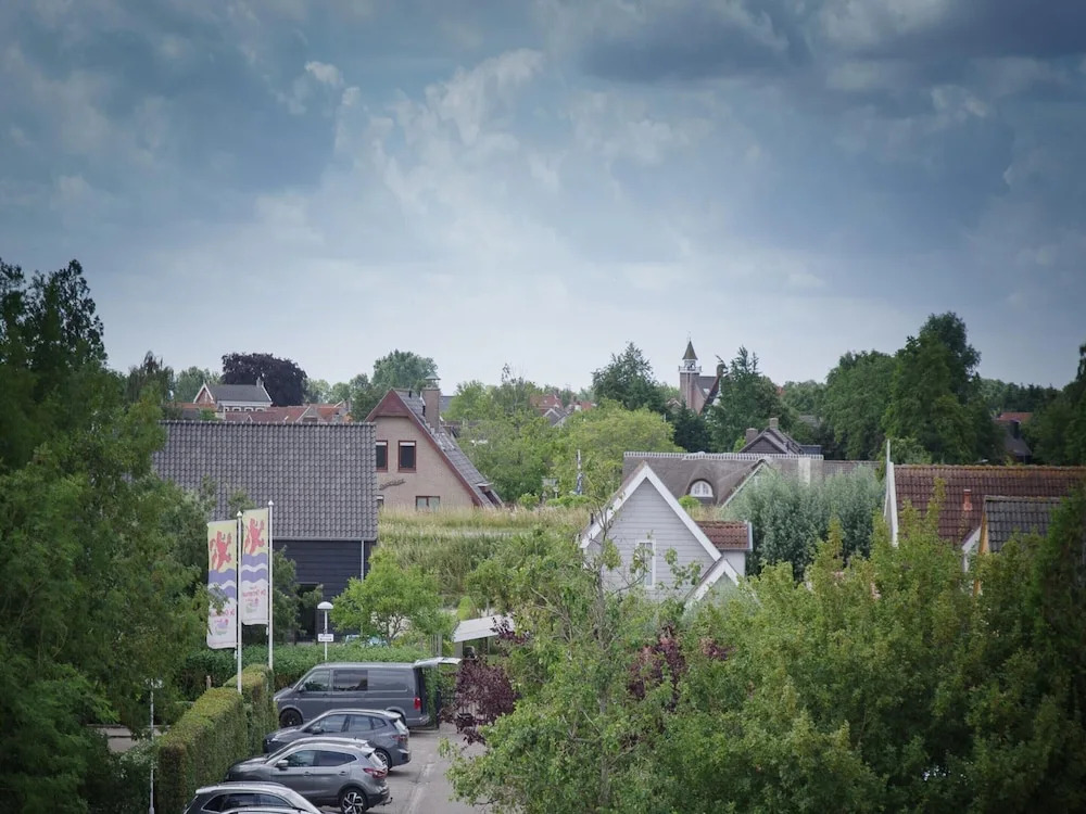 Zeeland Retreat; Sauna and Seaside Charm