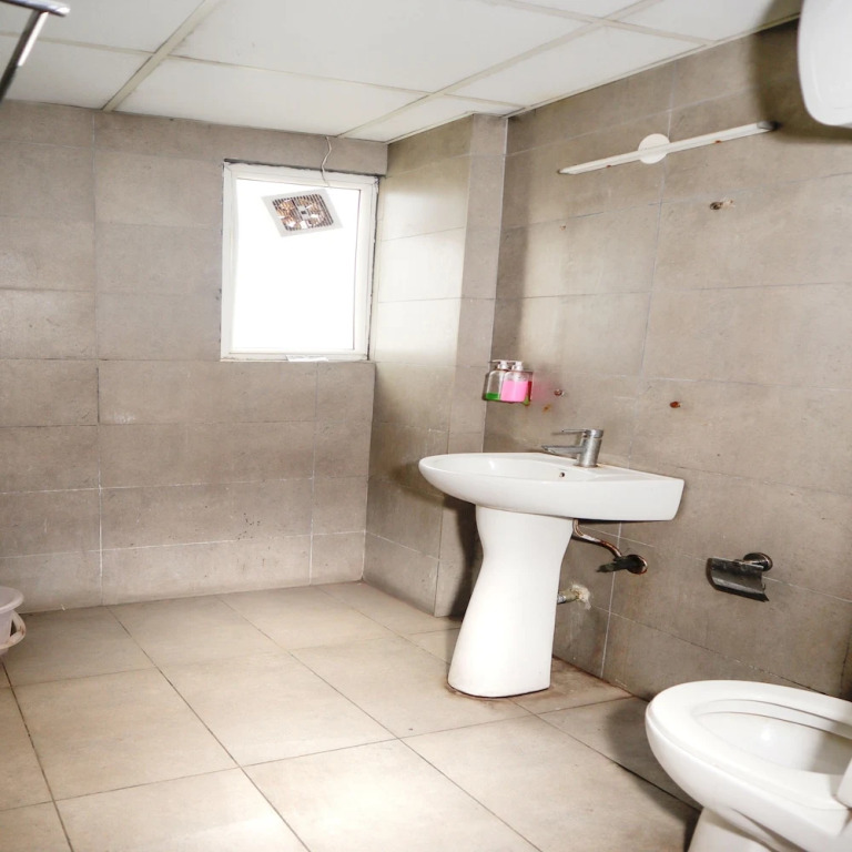 Hotel Noida Grand 121