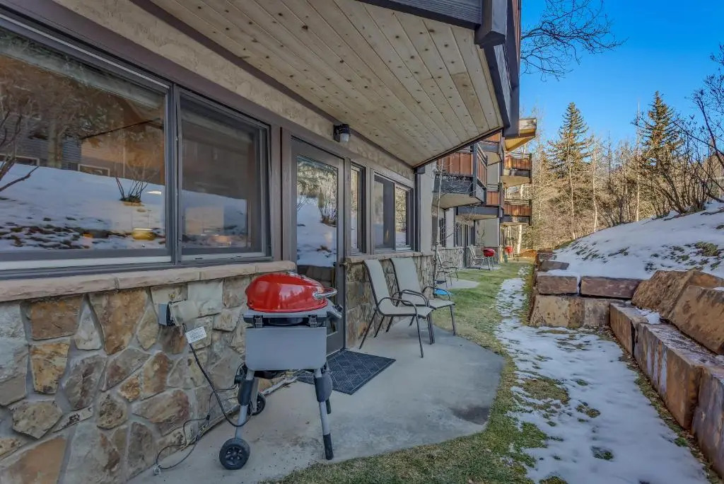 Laurelwood Condominiums 402