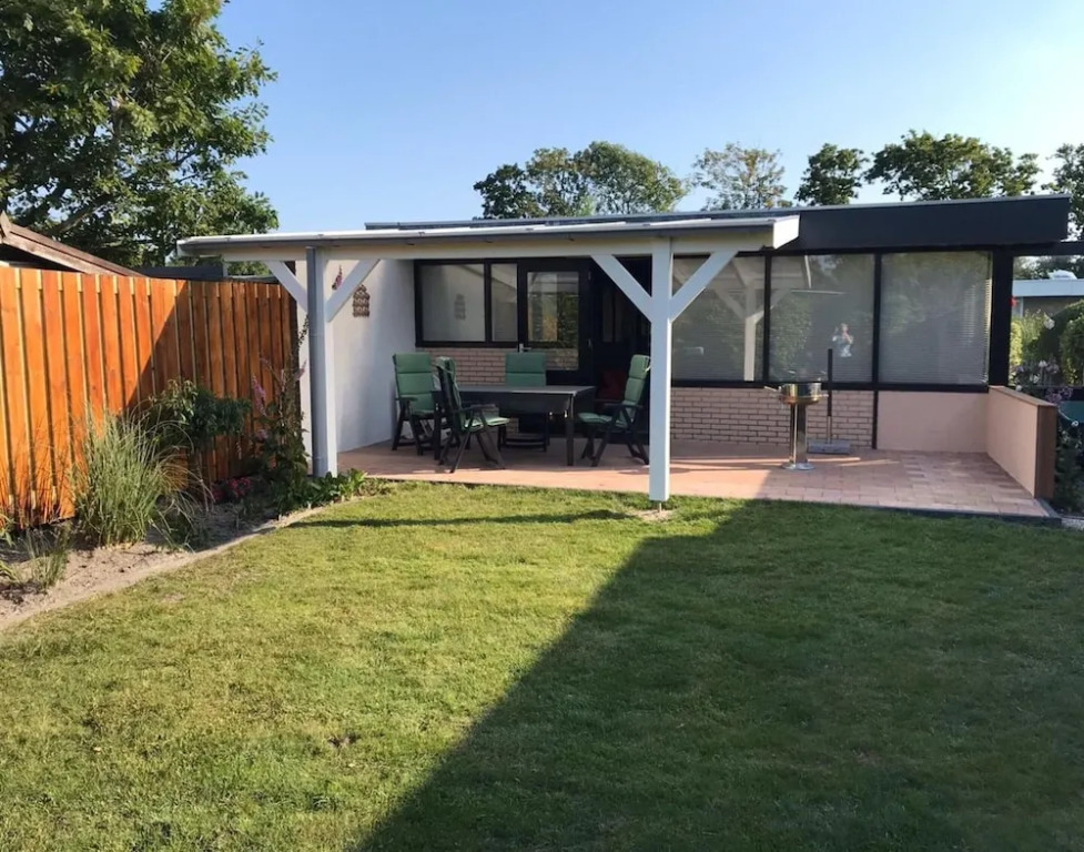 Bungalow in Wildrijk With Fenced Garden