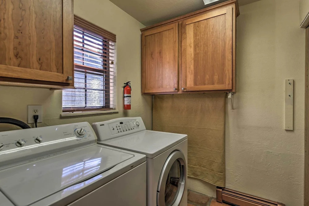 Flagstaff Home w/ On-site Trails, 3 Mi to Dtwn!