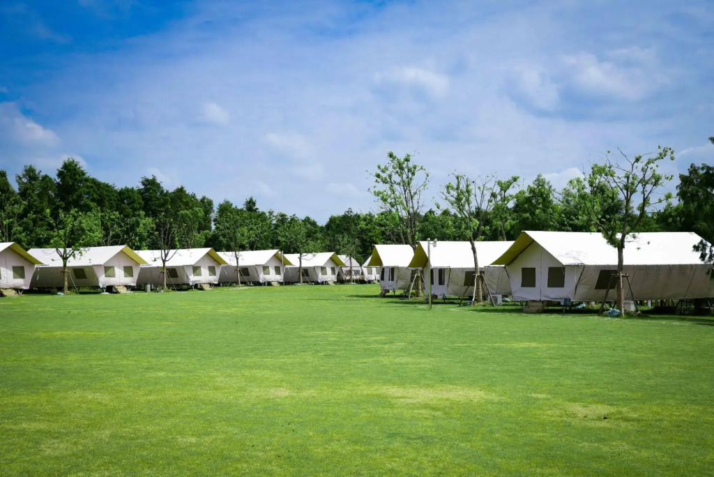 Camping on Niu Road