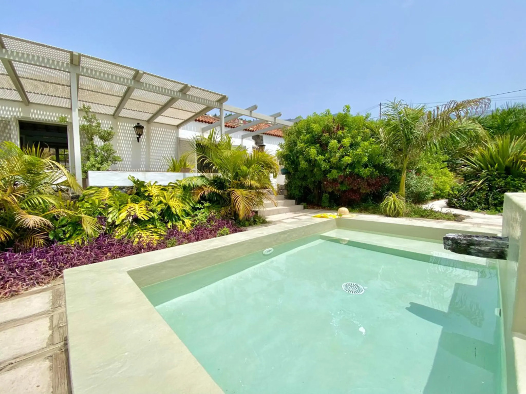 Exclusiva Casa Canaria con Magníficas Vistas al Mar