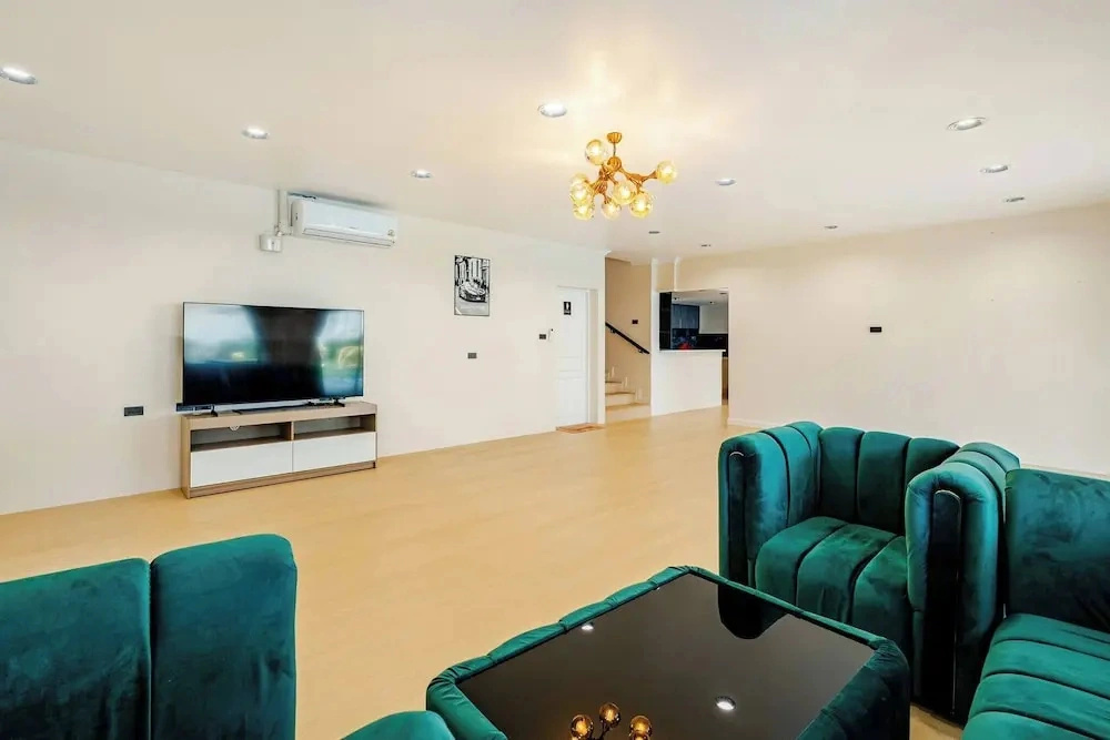 Splash Pool Villa-pattaya 5 BR Luxury Private Party Villa