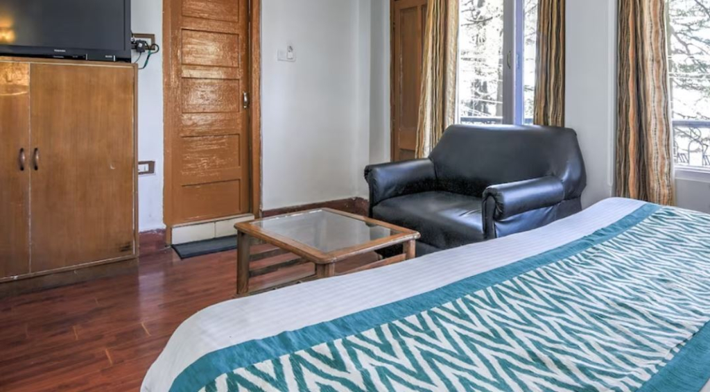 1 BR Boutique stay in The Mall, Shimla, by GuestHouser (FB23)