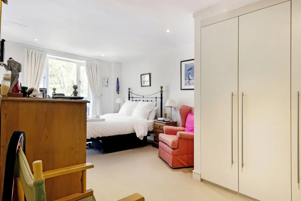 Prestigious Putney home by the River Thames