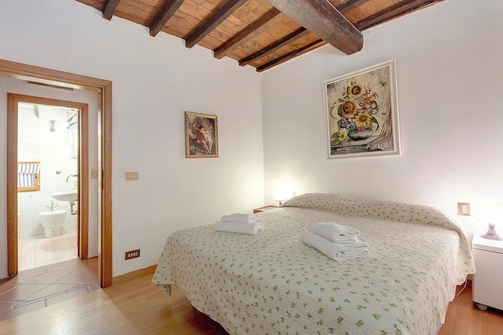 Bellismo Apartment for 4 People Santa Maria Novella Florence Center