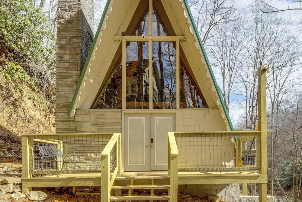 A-frame Gatlinburg Cabin w/ Deck & Private Hot Tub