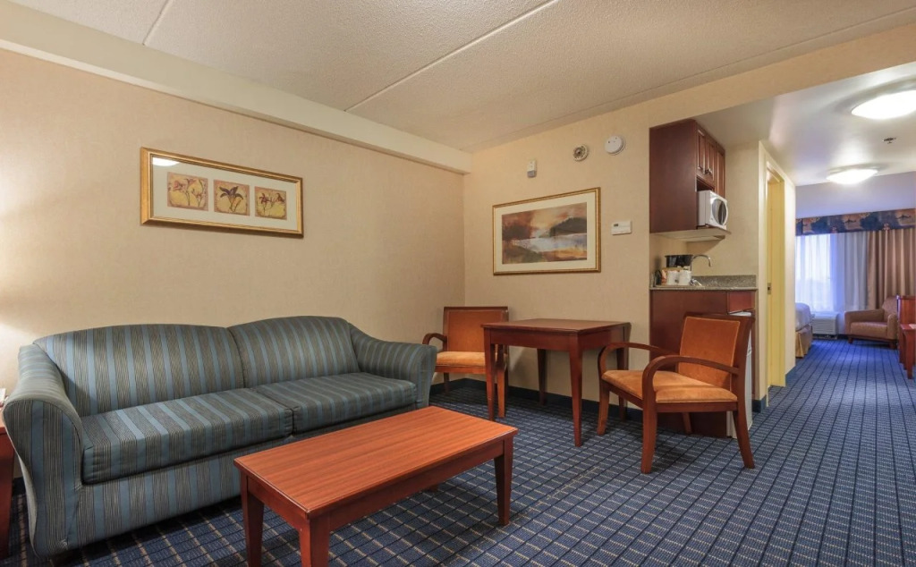 Holiday Inn Express & Suites - Belleville by IHG